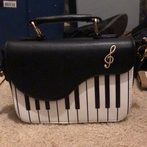 Crossbody piano bag